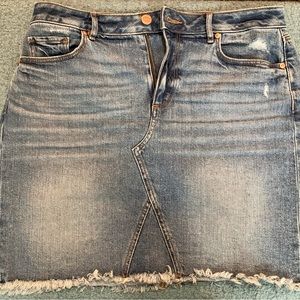 Loft women distressed jean skirt, size 8.